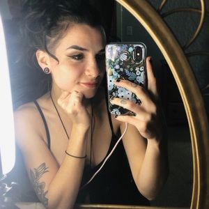 Meet your Posher, Caroline